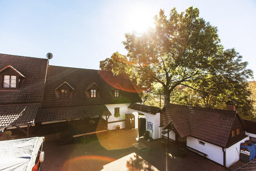 Pension U Dvou čápů Chocerady Exterior foto