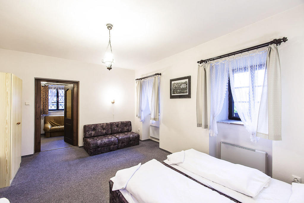 Pension U Dvou čápů Chocerady Habitación foto