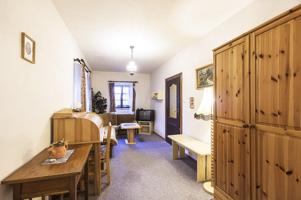 Pension U Dvou čápů Chocerady Habitación foto
