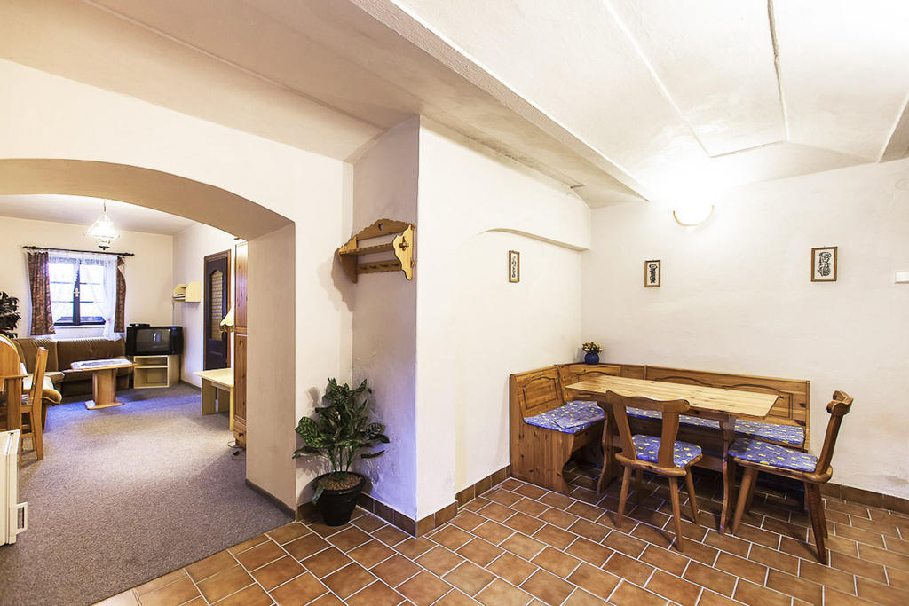 Pension U Dvou čápů Chocerady Habitación foto