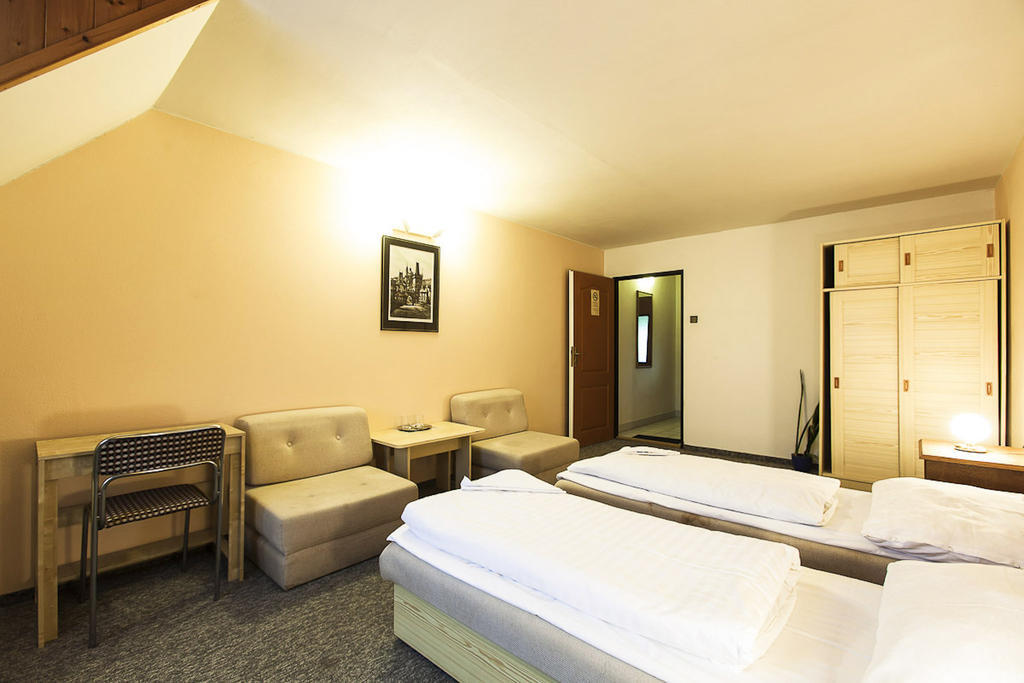 Pension U Dvou čápů Chocerady Habitación foto