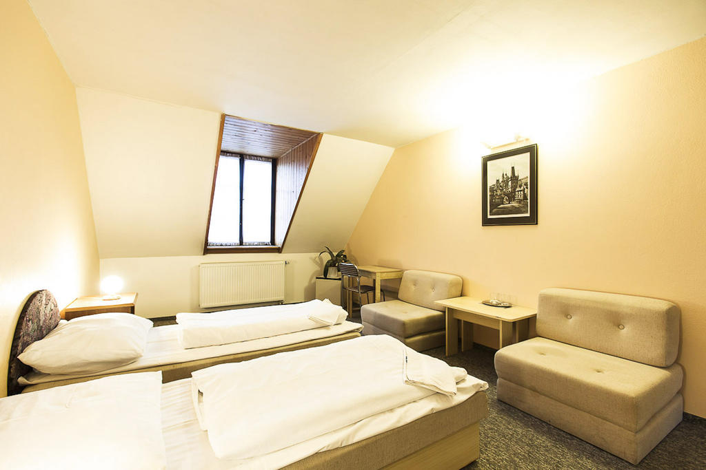 Pension U Dvou čápů Chocerady Habitación foto