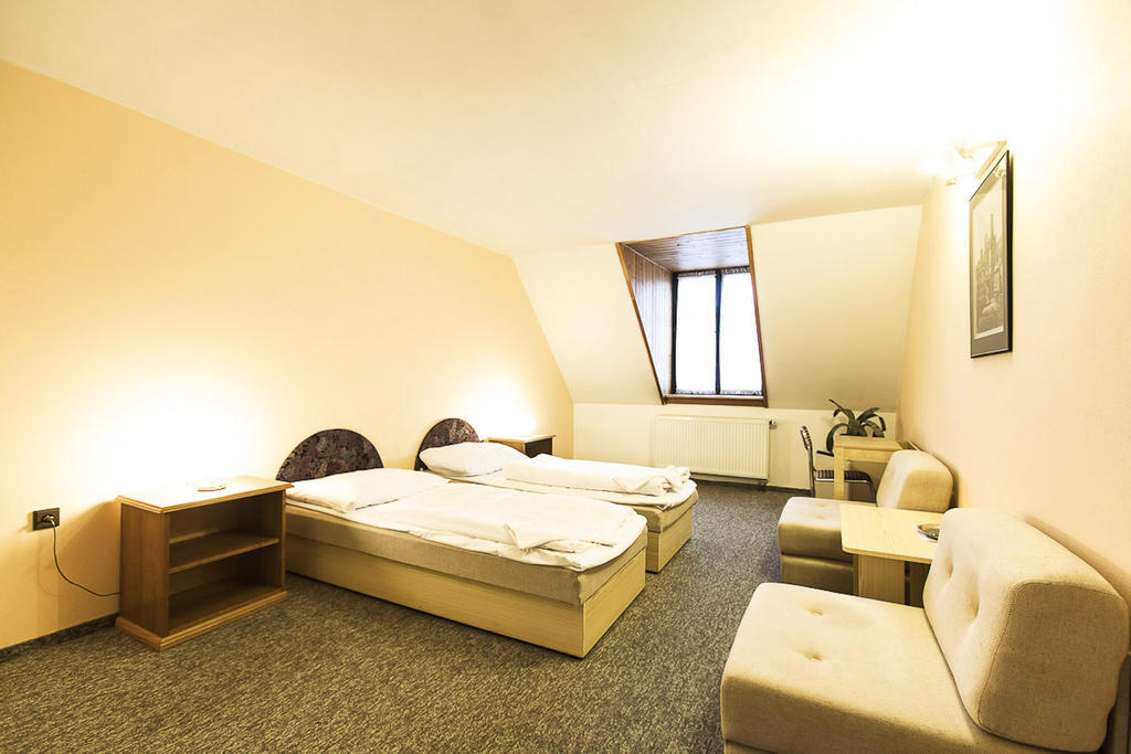 Pension U Dvou čápů Chocerady Habitación foto