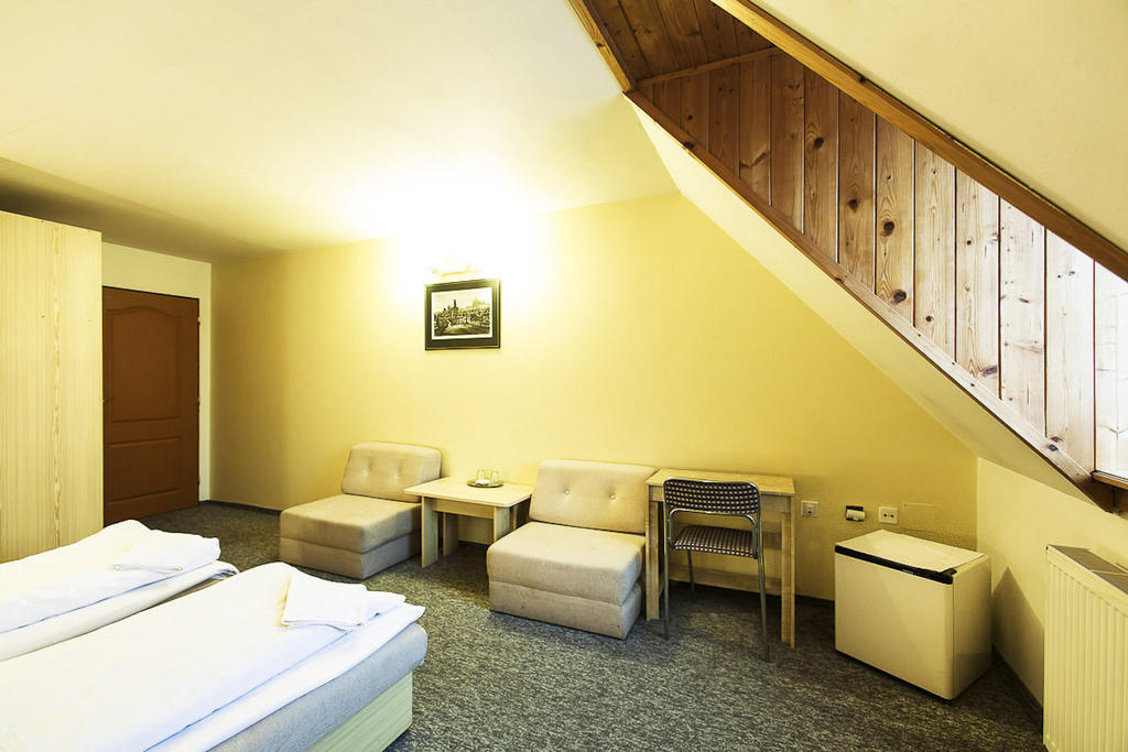 Pension U Dvou čápů Chocerady Habitación foto